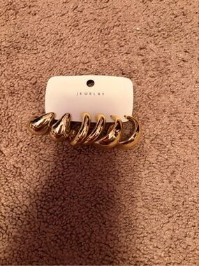 Elegant Gold stud back Earring Set